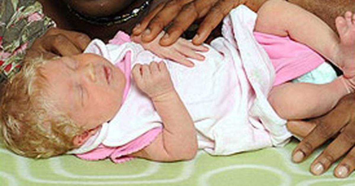 Deux Parents Noirs Un Bebe Blanc Insolite 7sur7 Be