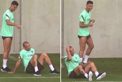Cristiano Ronaldo neemt Pepe te grazen op training (en de verdediger kan er gelukkig om lachen)