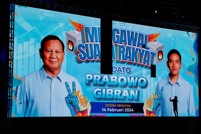 Prabowo (kiri) dan Raka, putra sulung presiden saat ini.
