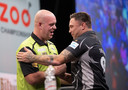 Michael van Gerwen (l) en Gerwyn Price