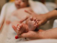 Is het goed om baby’s elke dag te wassen, of juist niet? Een dermatoloog geeft antwoord