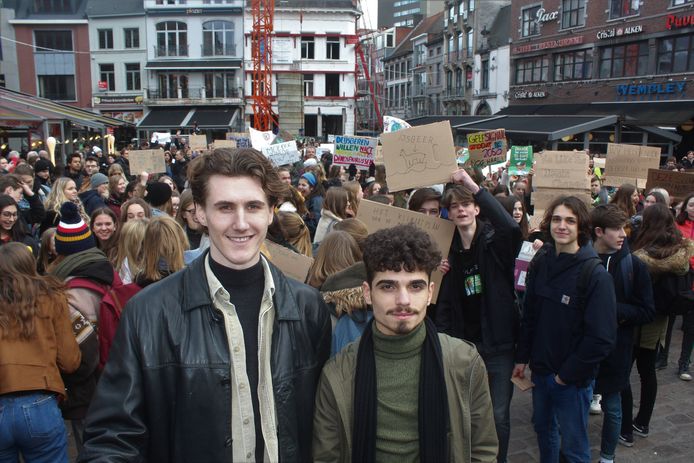 De organisatoren Metehan Topal (20) en Jamie Harrison (19) waren aangenaam verrast met de opgekomen menigte.