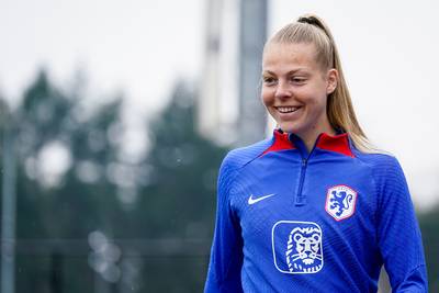 Oranje Leeuwin Jill uit Terheijden speelt in de grootste voetbalstadions: ‘Ik wil belangrijk zijn voor het team’