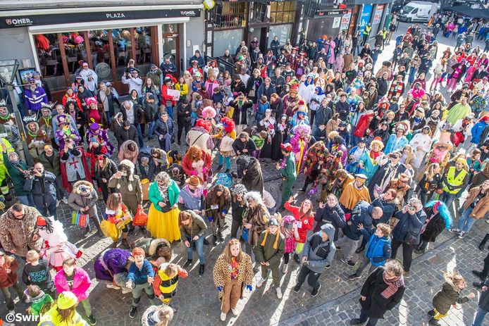 Ajuinworp met prins Sjalen op deGrote Markt van Aalst