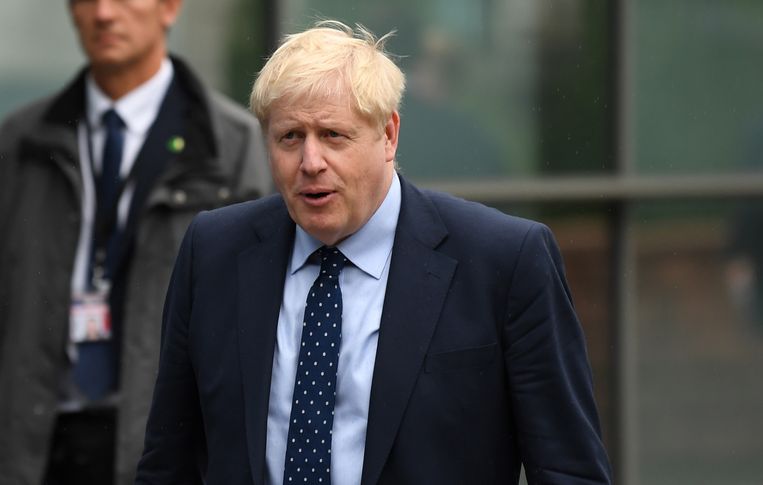 Boris Johnson ontkent dat hij een journalist tijdens een lunch onder tafel heeft betast. Beeld EPA