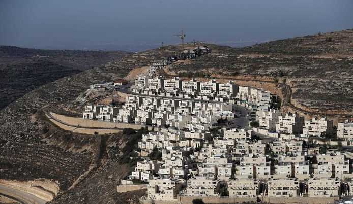 De Israëlische nederzetting Givat Zeev nabij de Palestijnse stad Ramallah op de bezette Westelijke Jordaanoever.