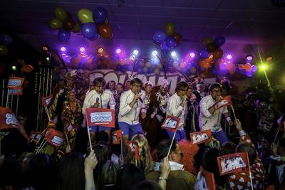 Het liefst de echte juf Ank in de videoclip van de Gebroeders Rossig
