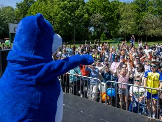 350 leerlingen sluiten vriendschap met Warme William in sportpark Ter Elst
