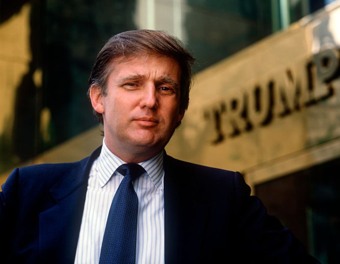 Donald Trump voor Trump Tower in New York, 1987.