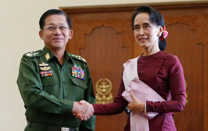 Le général Min Aung Hlaing et Aung San Suu Kyi