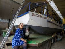 De Karin Bloemen van het Zuiden twee weken op een vlot over het kanaal, met hond Guus en een dixie