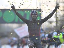 Wout van Aert geeft in Boom fietsles bij rentree: ‘Dit had ik totaal niet verwacht’