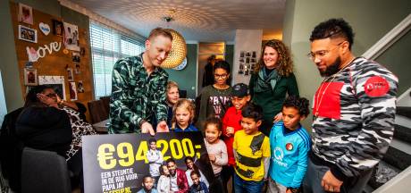 Megacheque voor Papa Jay van Een Huis Vol: ‘Ik ben heel dankbaar’