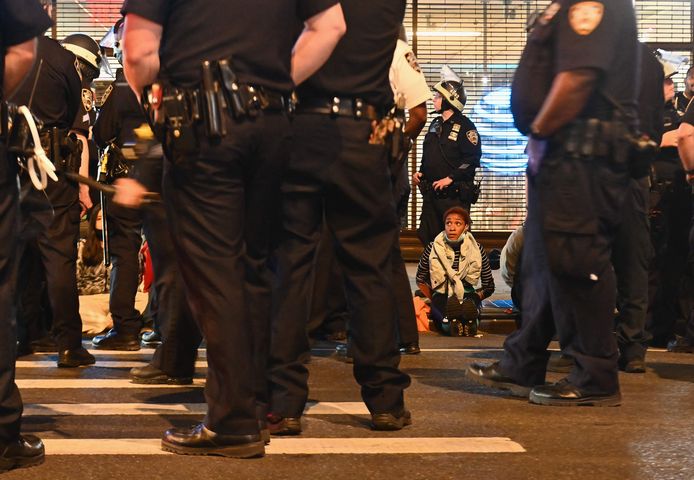 Politie en gearresteerde demonstranten tijdens een Black Lives Matter-protest in New York in juni 2020. Archiefbeeld.