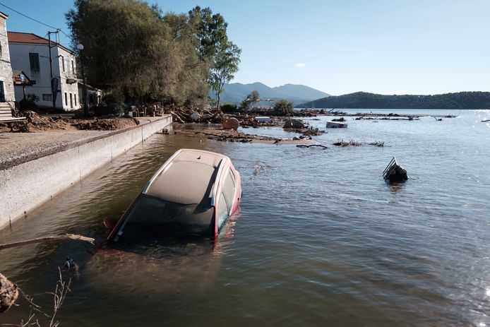 Auto in acqua a Milena.