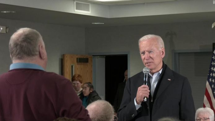 Joe Biden reageerde duidelijk geïrriteerd na een vraag van een man uit het publiek.
