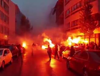 VIDEO: Alwéér loopt trouwstoet uit de hand in Antwerpen. Nu ook Bengaals vuurwerk afgestoken