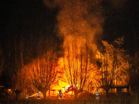 Brand bij volkstuinvereniging Het Vlijpark legt tuinhuisje compleet in de as
