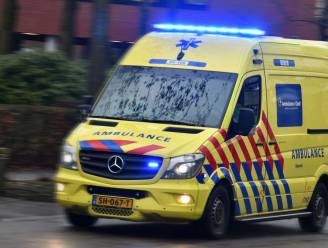 Vrouw (18) uit Zaandam meerdere keren gestoken in auto in Muiden