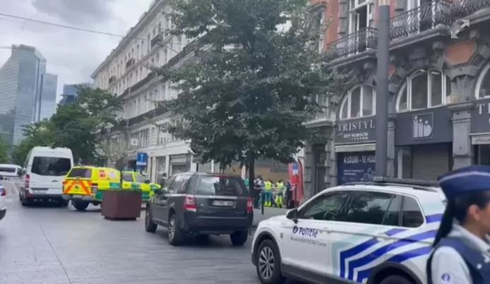 Het incident deed zich voor in de Sint-Michielsstraat, vlak bij de Nieuwstraat in het centrum van Brussel.