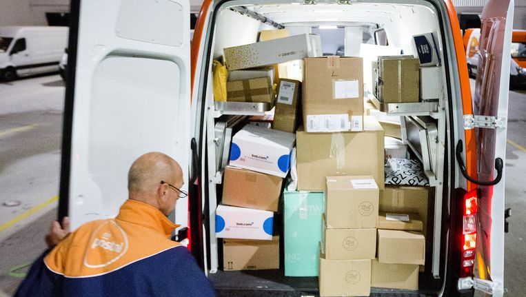 vos vrijgesteld textuur Alle nieuwe pakketbezorgers PostNL krijgen vast contract | De Volkskrant