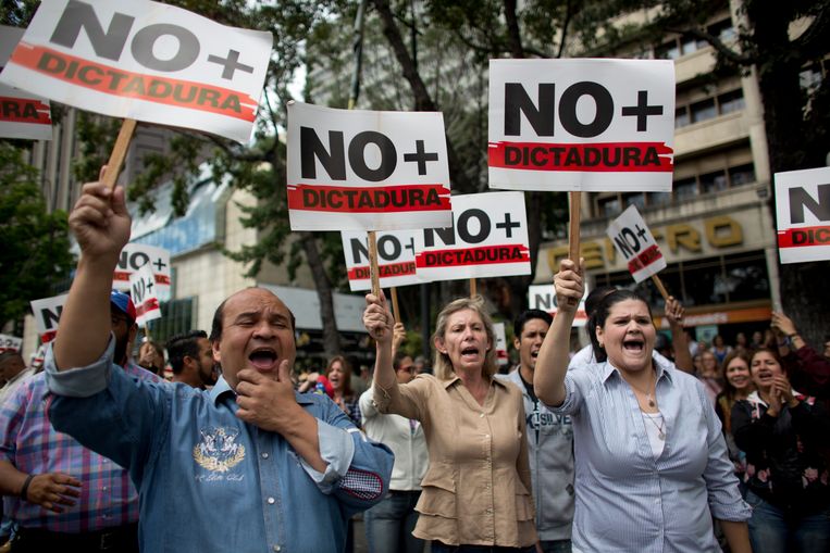 Demonstranten tegen Maduro  Beeld AP