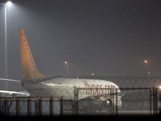 Syrische vrouw bevalt in vliegtuig van jongetje