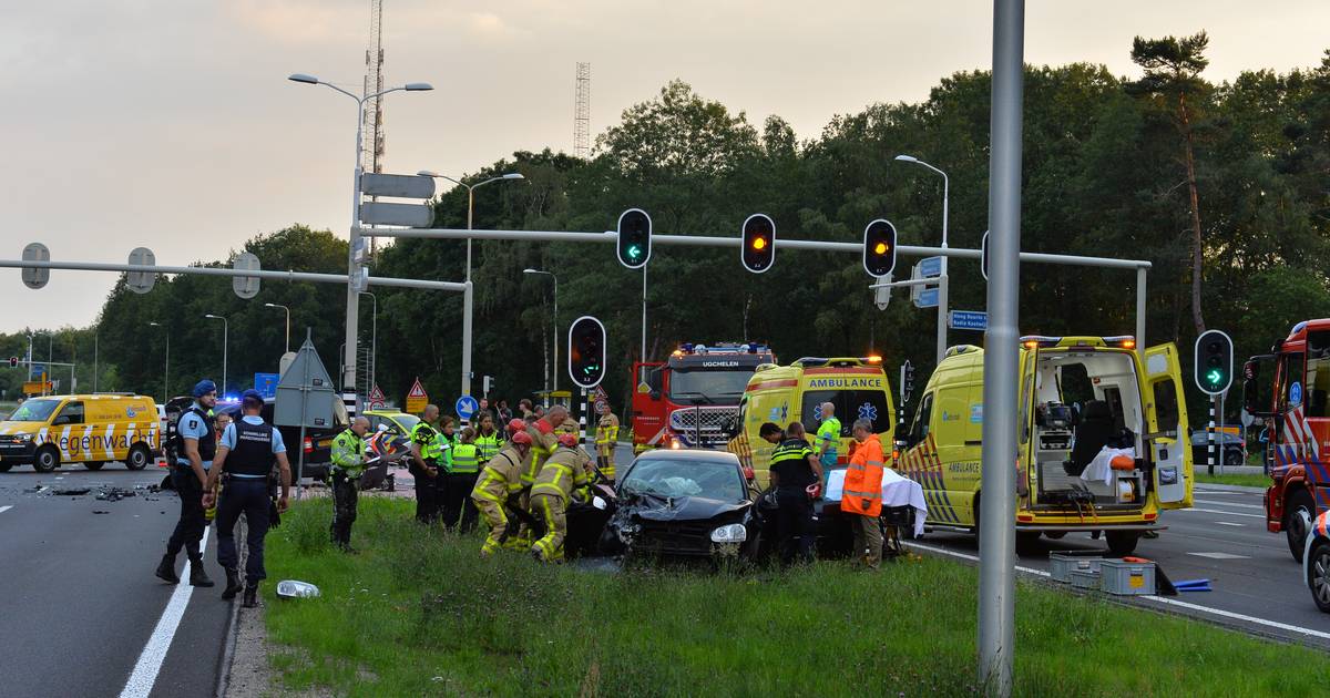 Drie gewonden bij ernstig ongeluk in Ugchelen.