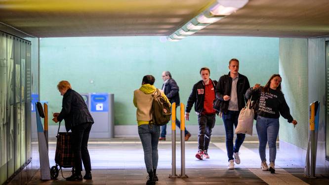 Automaten in plaats van mensen op Hengelose station: gemeente hoopt op grotere rol OV-ambassadeurs