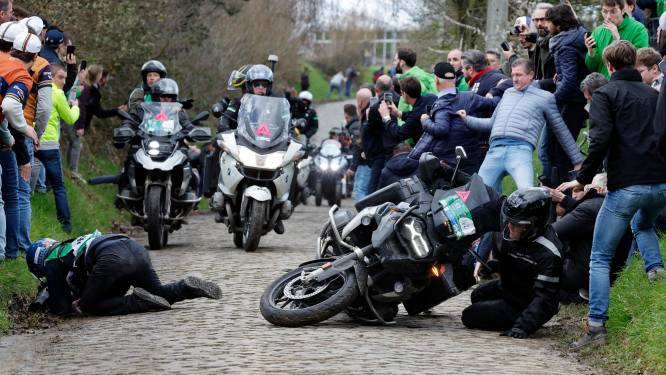 Regulator Frank Hoste pleit na nieuw incident voor minder motoren in de koers: “Iedereen denkt dat hij onmisbaar is”