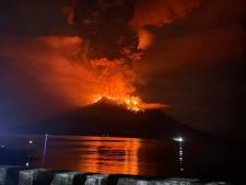 Des centaines d’habitants évacués après une éruption volcanique en Indonésie