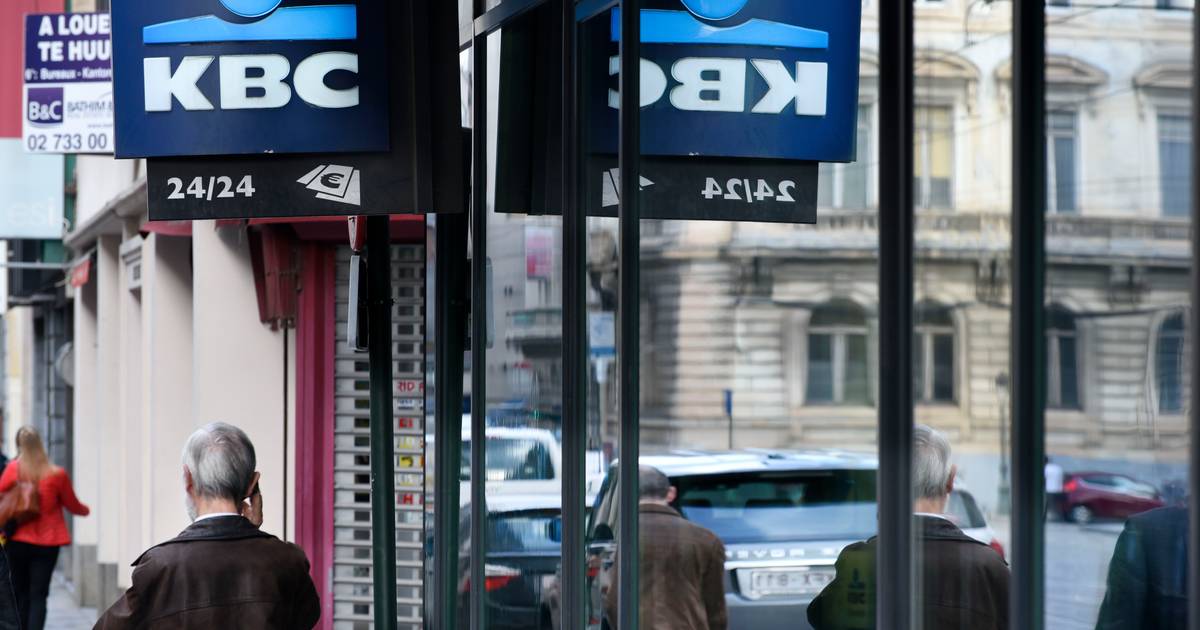 KBC rekent kosten witwascontroles door risicoklanten | Bankieren hln.be