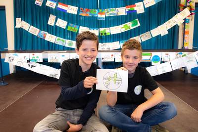 Markus en Twan van basisschool de Zilverberg maakten het mooiste logo voor Market Garden