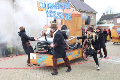 Kleidonk pakt de draad weer op