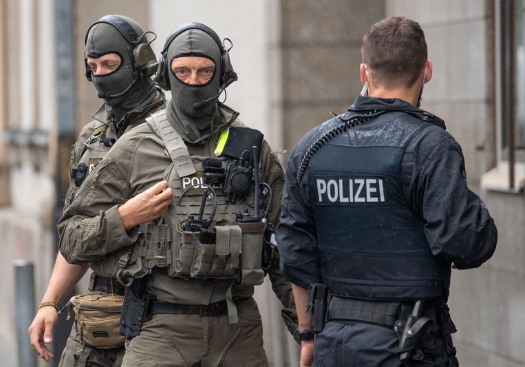 Leden van SEK-eenheid van de politie in Frankfurt, die wordt opgeheven. Beeld Boris Roessler/dpa