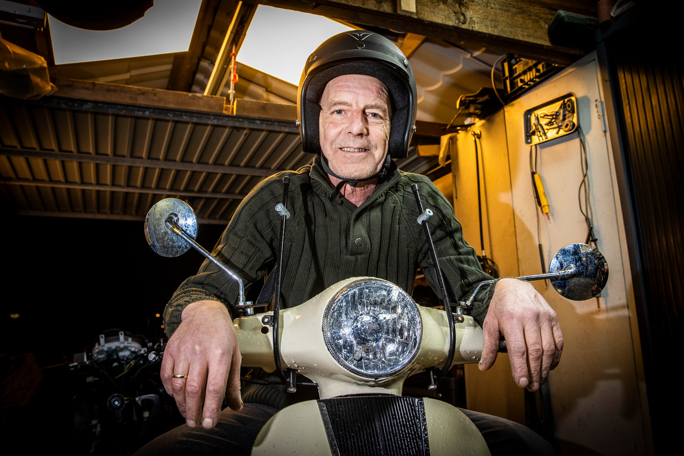 Helm verplicht op de snorfiets hoe valt dat in scooterstad Almelo