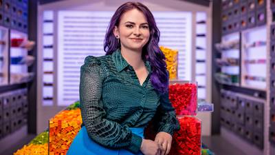 Esmee (25) werkt ‘toevallig’ voor Lego en is nu tv-ster: “Kan me geen coolere baan voorstellen”