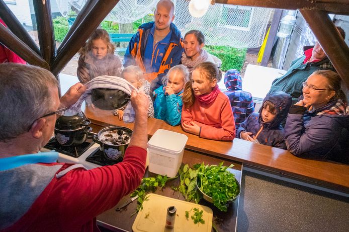 Demonstratie mosselen koken door Kees van Beek in Bruinisse