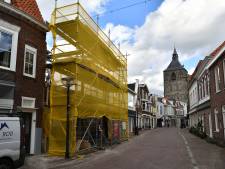 Gapend gat in Deurningerstraat in Oldenzaal; dit gaat er gebeuren