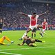 Bijna onherkenbaar Ajax verliest man-tegen-mangevecht