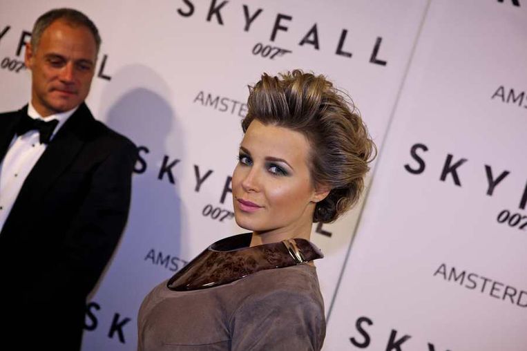 Bondgirl bij première Skyfall in Tuschinski | Het Parool