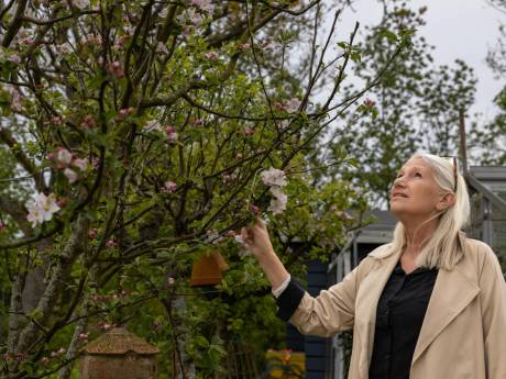 In haar moestuin ontdekte Hélène nog maar eens hoe innig mens en natuur verbonden zijn