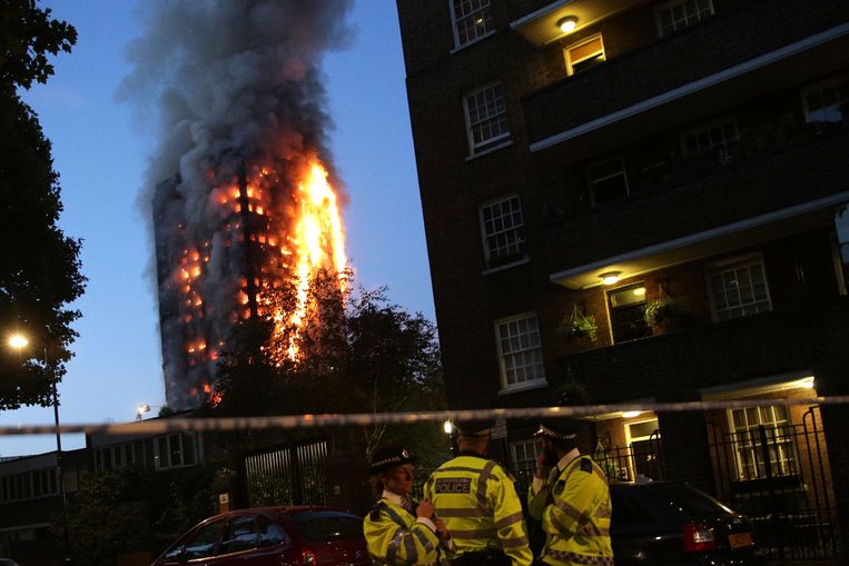 De brand in de Grenfell-toren, Londen, juni 2017. Beeld AFP