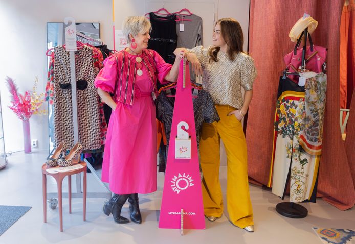 Gravinfluencer Eloise van Oranje met haar moeder prinses Laurentien in hun winkel.