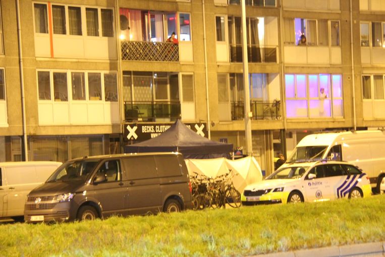 Politie is massaal ter plaatse. Beeld De Roeck