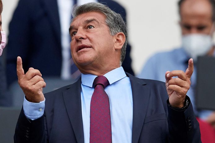 Joan Laporta zondagavond op de tribune in Camp Nou, waar hij Barcelona met 4-2 zag winnen van Real Sociedad.
