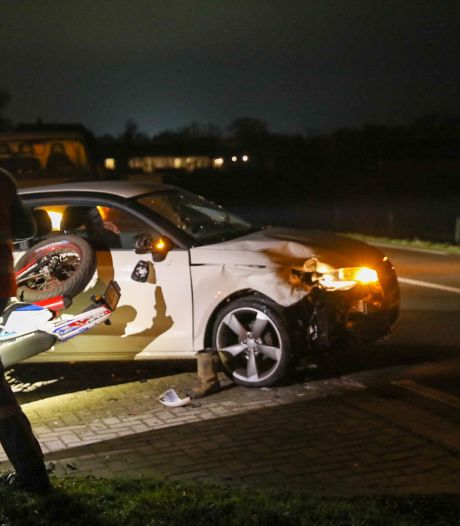 Brommerrijder gewond bij aanrijding door auto in Lunteren
