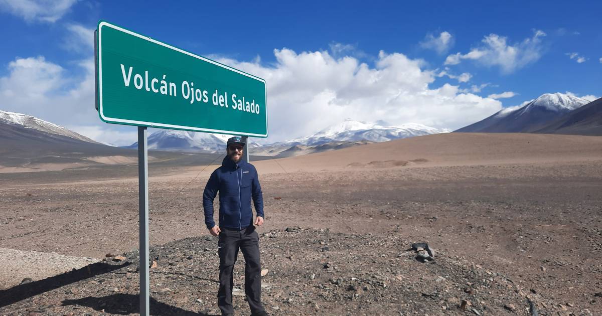 Ricardo uit Oost-Souburg beklimt de hoogste vulkaan op elk continent: ‘Ik wil de geschiedenisboeken 