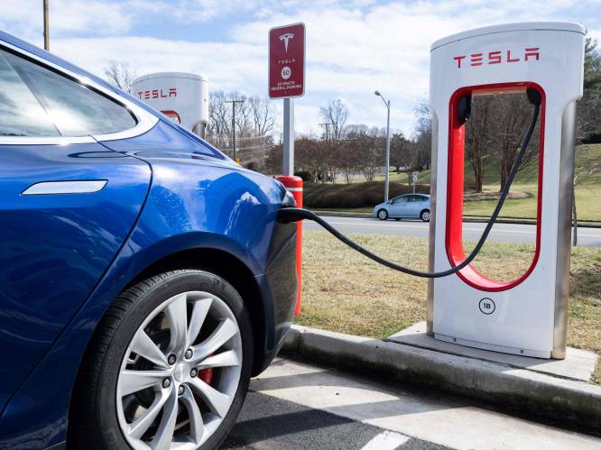 Elon Musk doekt vrijwel gehele Supercharger-laadpalendivisie van Tesla op