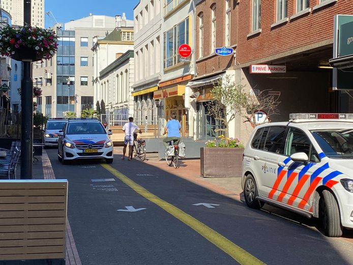 Na een melding troffen agenten in een wooncomplex aan de Dommelstraat in de Eindhovense binnenstad een verwarde man aan.